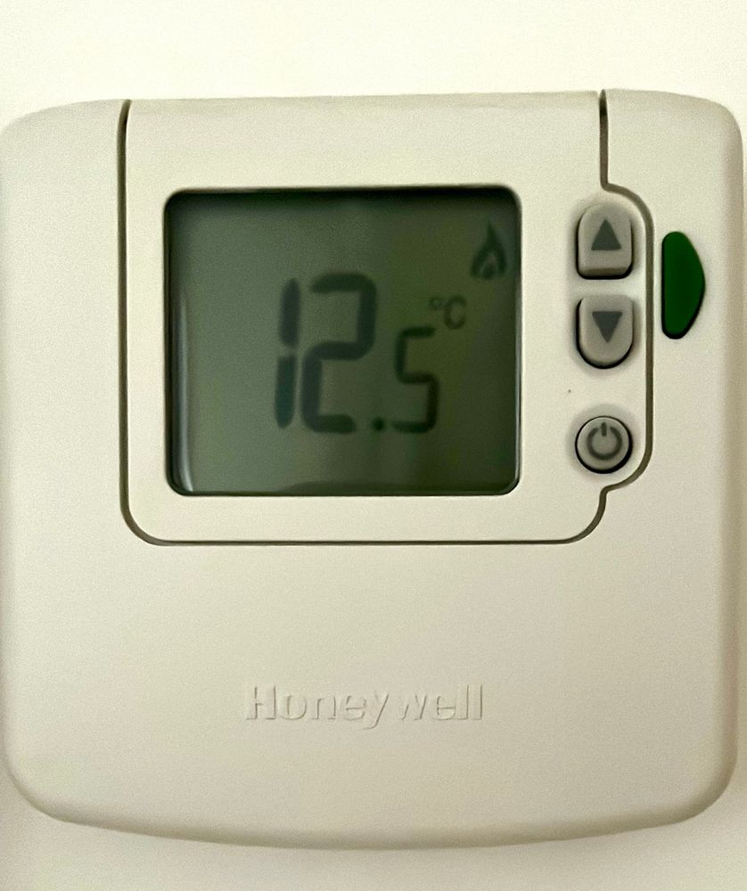 Room thermostat reading 12.5°C