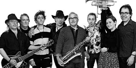 The band Painters and Dockers 