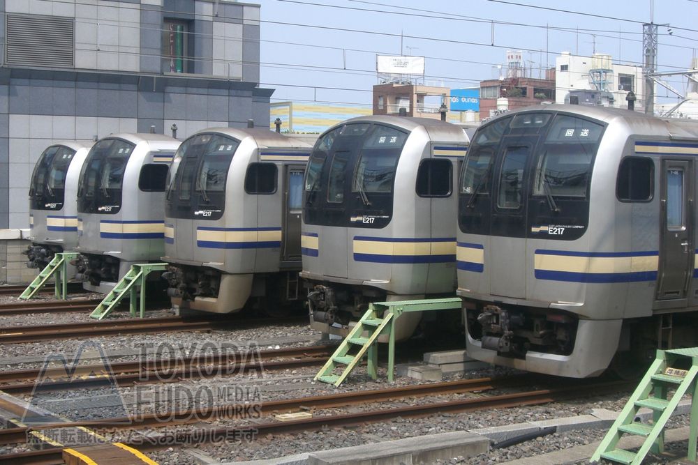 錦糸町駅に並ぶ留置線に停まるE217系（未更新車）5編成。2007年撮影。