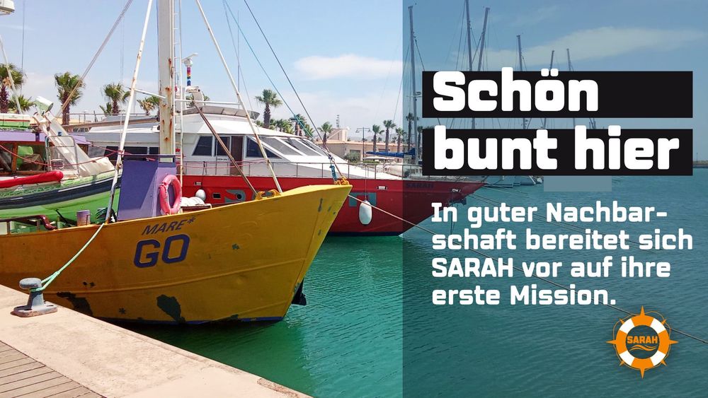 Schön bunt hier. In guter Nachbarschaft bereitet sich SARAH vor auf ihre erste Mission. Foto: Rettungsschiffe MARE*GO und SARAH im Hafen von Licata.