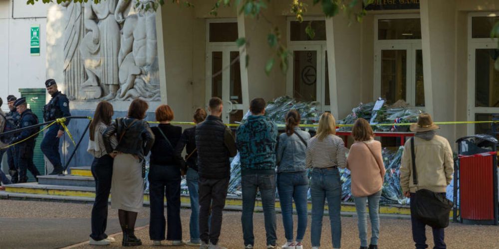 « Après l’assassinat de Dominique Bernard, une grande fatigue morale s’abat sur de nombreux p...