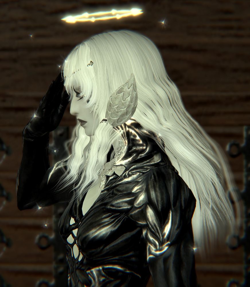 Side profile of Ryoko doing the Maelstrom salute. (FFXIV)