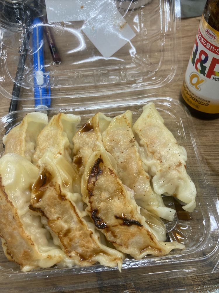 惣菜餃子、やわさある皮。