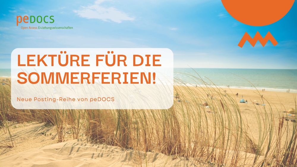 Eine sommerliche Dünenlandschaft mit Blick auf einen sonnigen Strand und das Meer. Im Vordergrund Gräser, im Hintergrund Menschen am Strand. In der linken Bildhälfte steht in einem weißen Kasten in orangener Schrift: „Lektüre für die Sommerferien! Neue Posting-Reihe von peDOCS“. Oben links das peDOCS-Logo, oben rechts eine stilisierte orangene Sonne mit grafischen Strahlen.