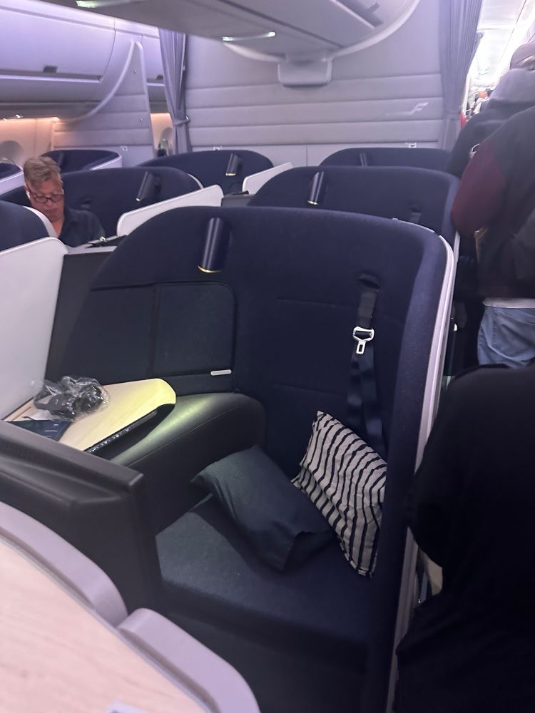 SNAPSHOT: Finnair 99 Helsinki - Hong Kong (Business Class with SkyLounge) - Economy Class & Beyond