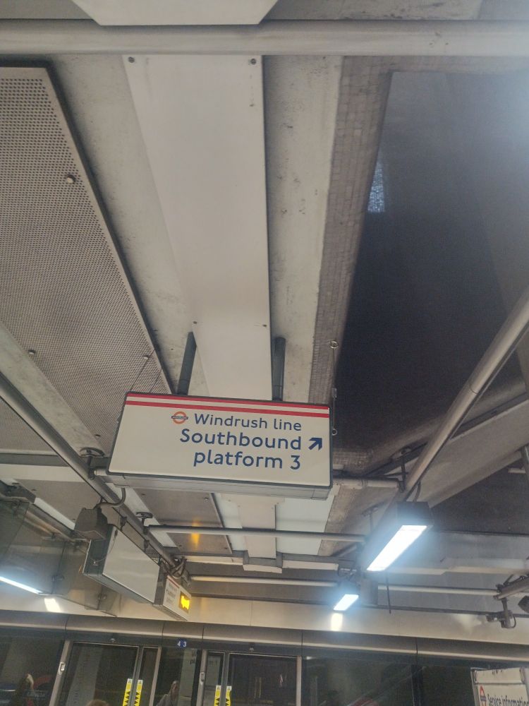 A sign reading:
Windrush line
Southbound
platform3