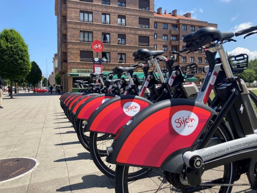 Gijón Bici en datos: los "700.000 euros en pérdidas" de Movilidad frente al "hito" en usos y abonados que celebran los ciclistas - miGijón