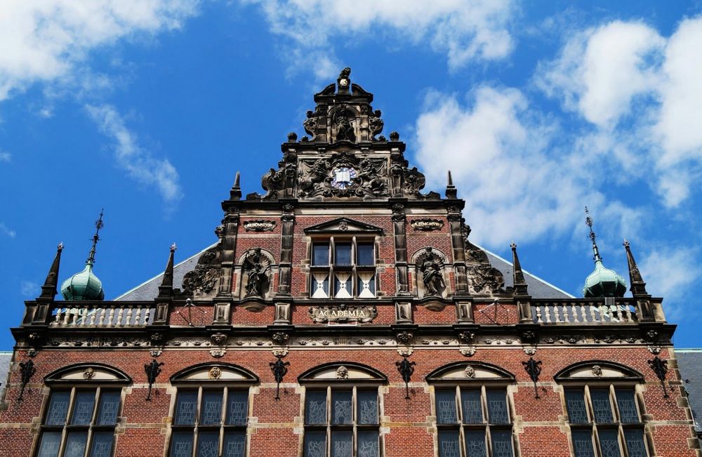 Meer Nederlands in hoger onderwijs kost ons land veel welvaart, toont onderzoek  - ScienceGuide