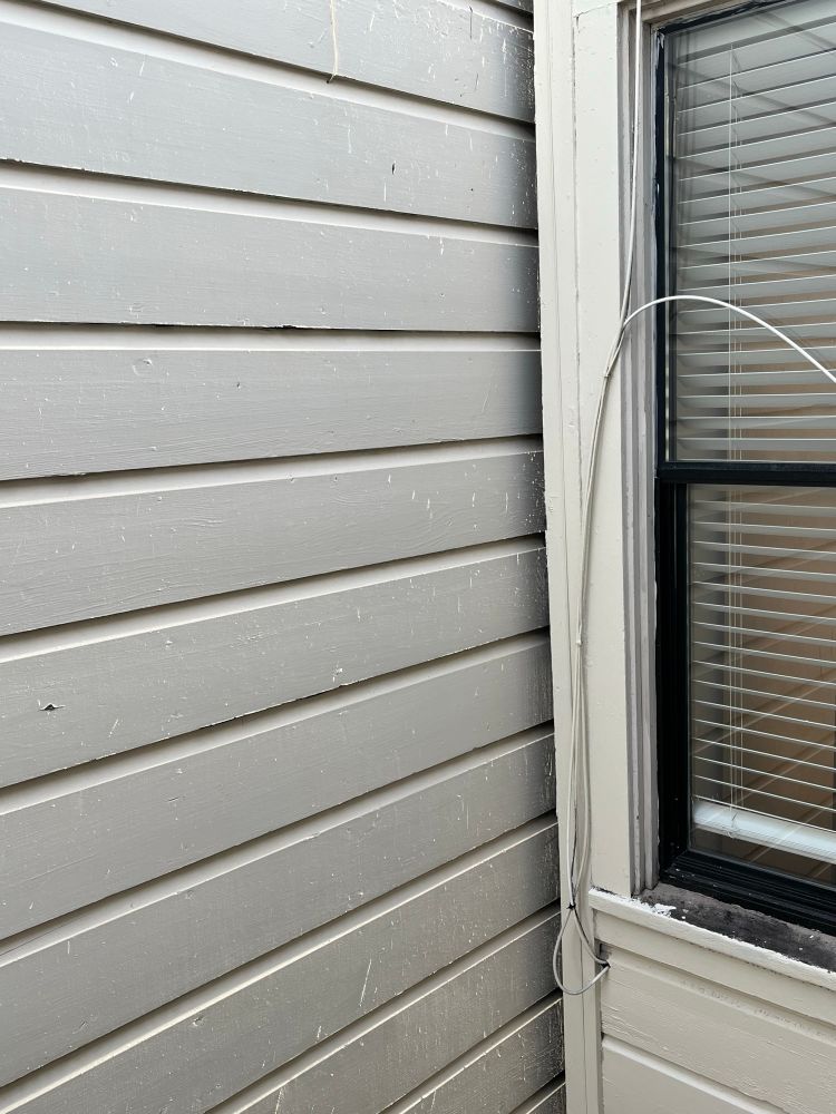 Tiny gap between buildings, several minutes later.