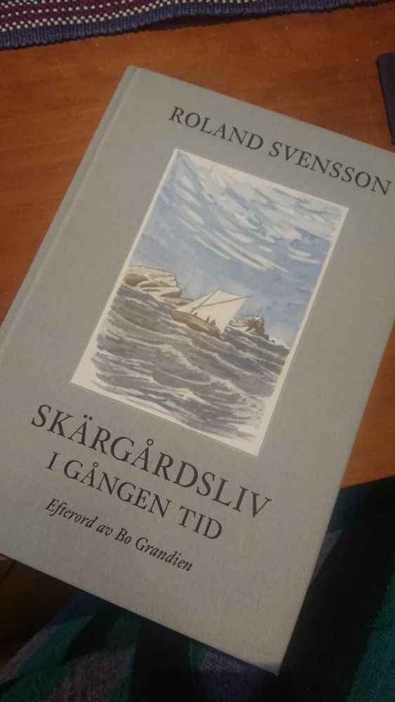 Shows the cover of the book 'Skärgårds liv i gången tid' - life in the archipelago in past times
