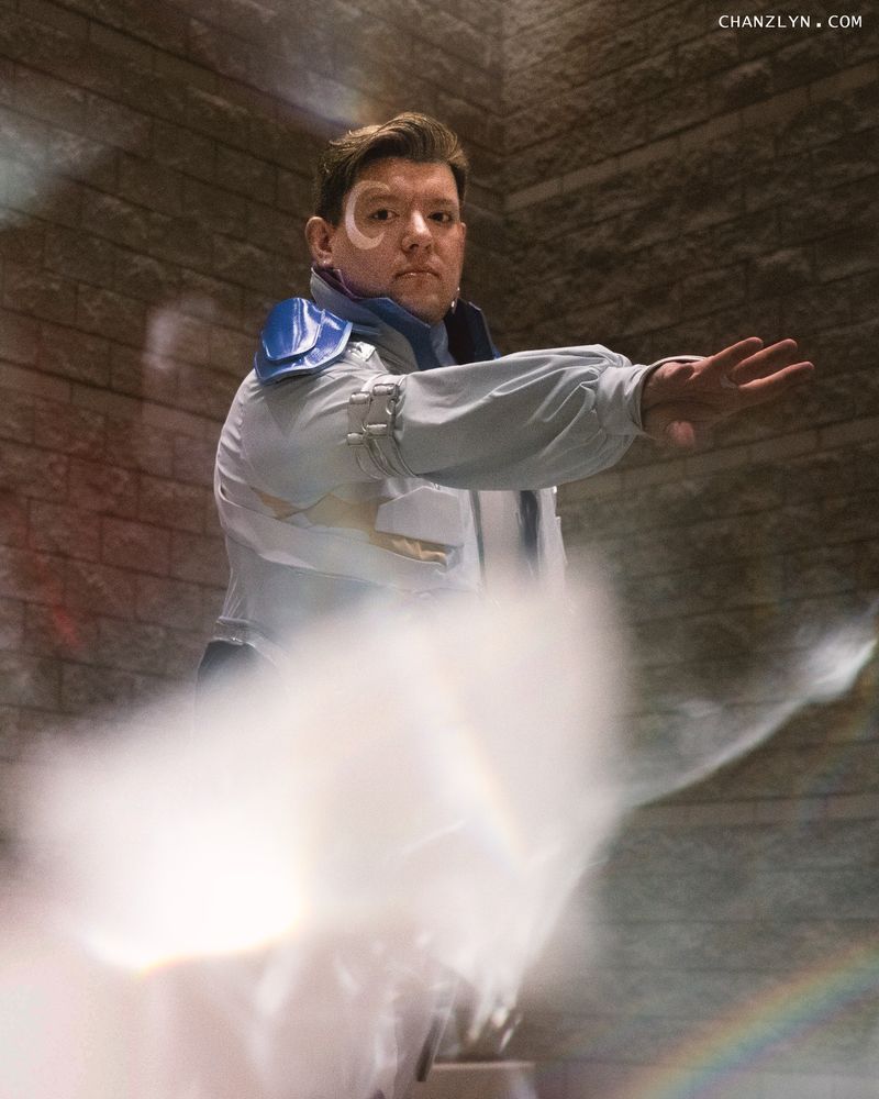 Front view of mw as Dagger throwing my light dagger to heal you