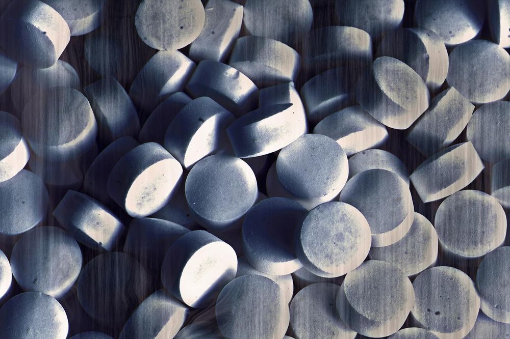 close-up of small, round-shaped pills. By "Me" under a CC BY 2.0 license: https://bit.ly/3YEF7yO.