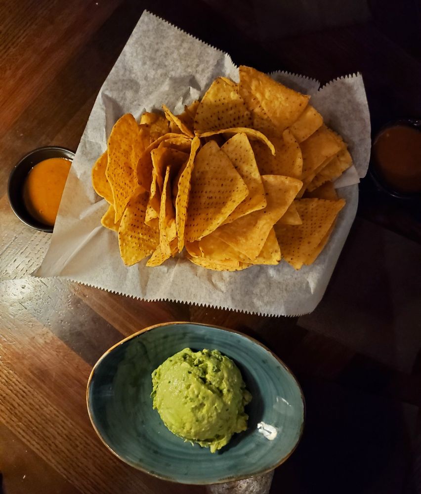 Chips with guacamole