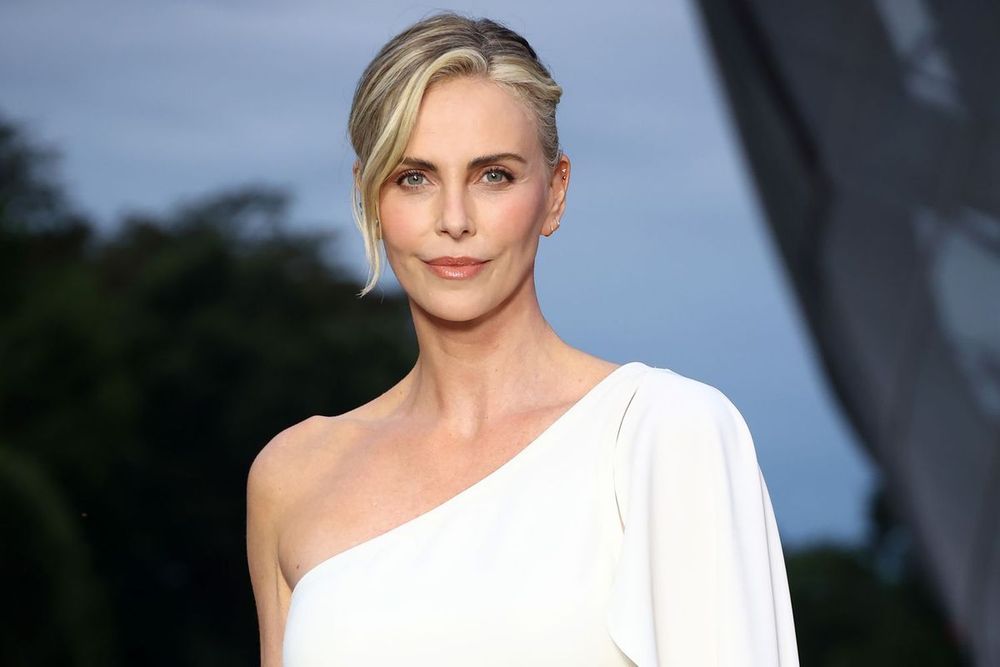 Charlize Theron says she did stunts 'without a harness' on new action film: 'Miracle that I'm here'