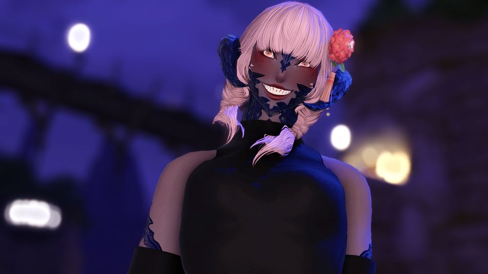 A screenshot of the game FFXIV. It depicts a pink haired Au Ra with short braids and black scales. Her eyes are a peachy pink, and her teeth are sharp like a shark's. She is smiling menacingly with a black sleeveless turtle neck on, and a bright pink flower in her hair.
