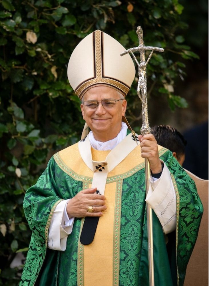 Photo of Pope Leo wearing vestments made by House of Hansen.