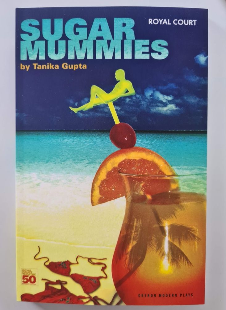 Sugar Mummies (2006), de Tanika Gupta, estrenada el 5 d'agost de 2006 al Royal Court Theatre Downstairs de Londres i publicada a Oberon Books.