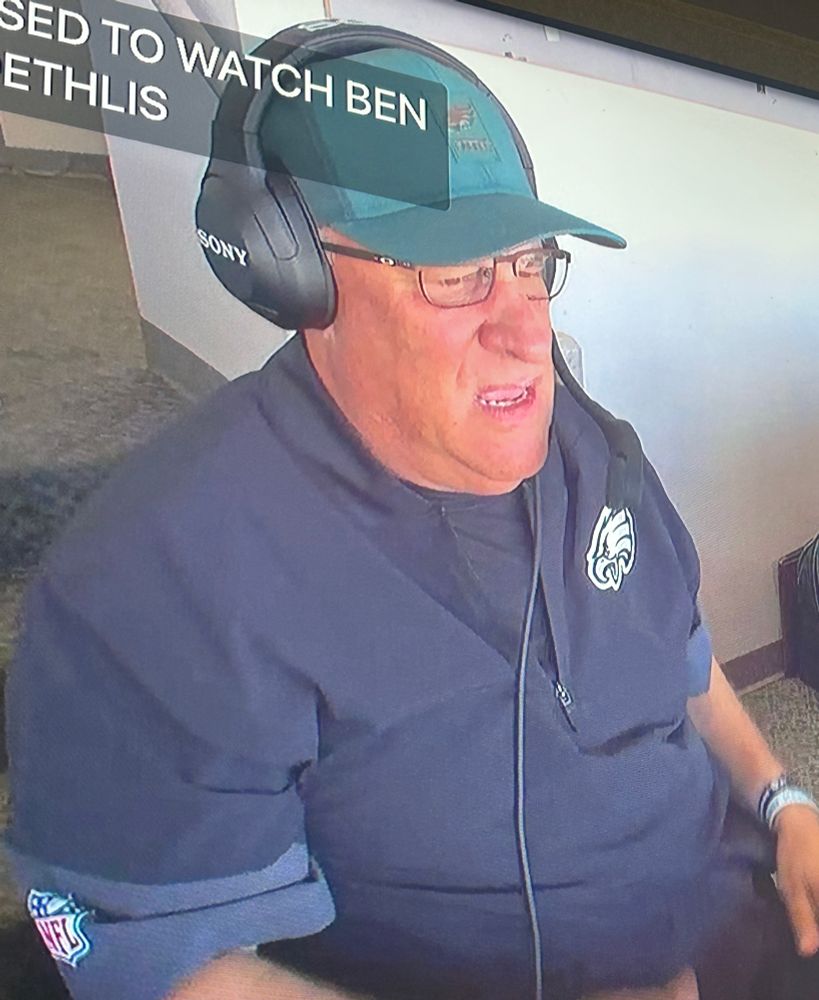 Vic Fangio looking disgusted after the eagles defense gave up a long touchdown pass 