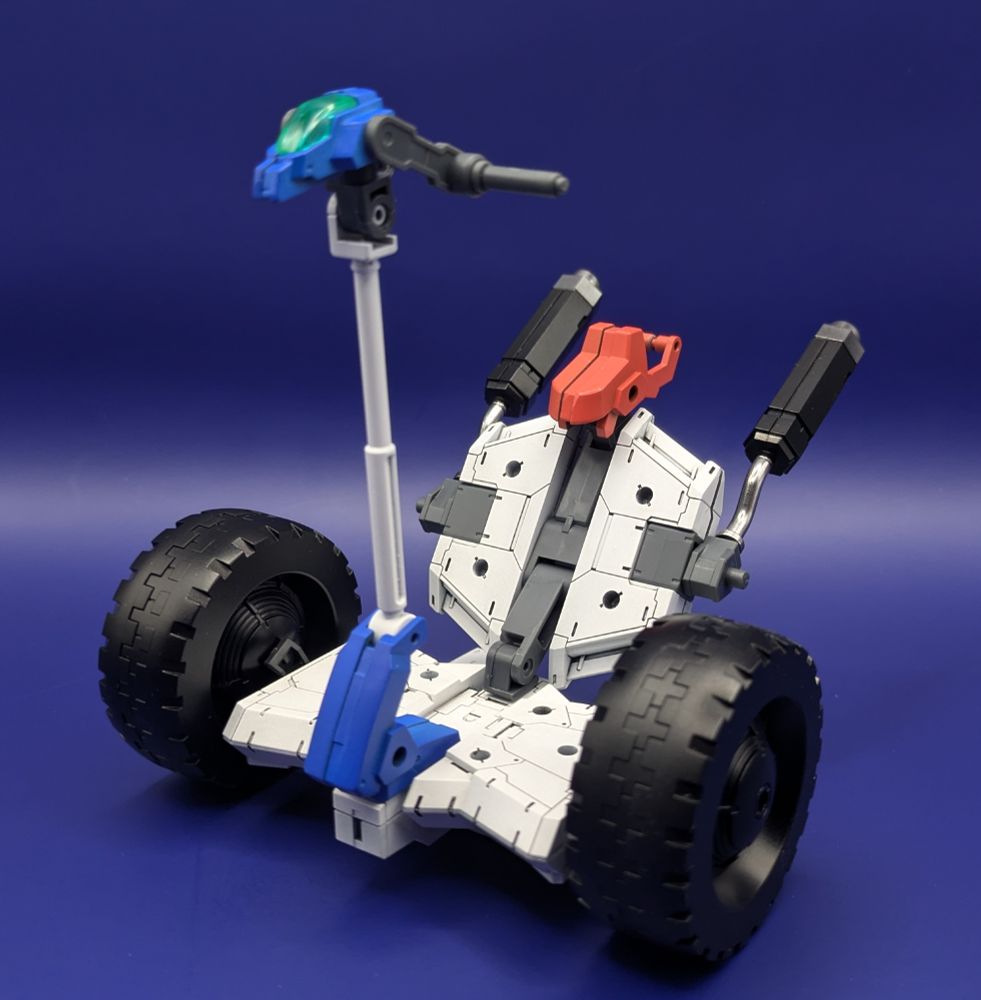 The 30 Minutes Missions 'Wheel Mobile' model kit painted in similar colours to the RX-78-2 Gundam, in order to match the gunpla previously posted. 