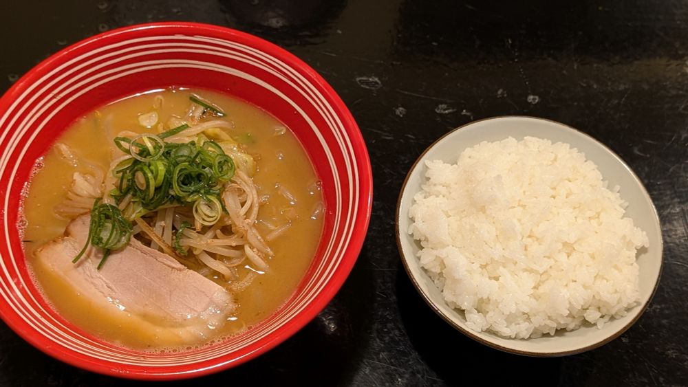 味噌ラーメンとご飯