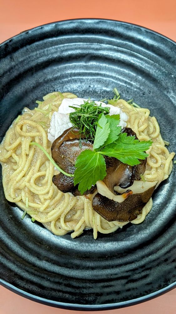 黒あわび茸の和え麺