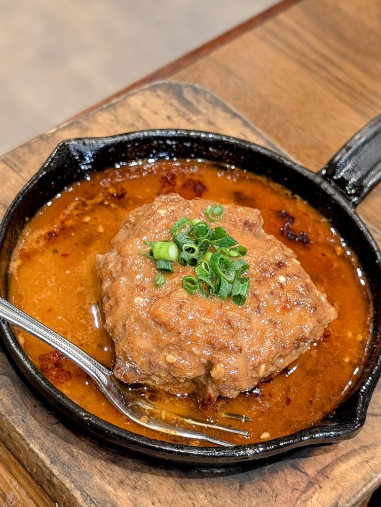 肉汁たっぷりハンバーグ