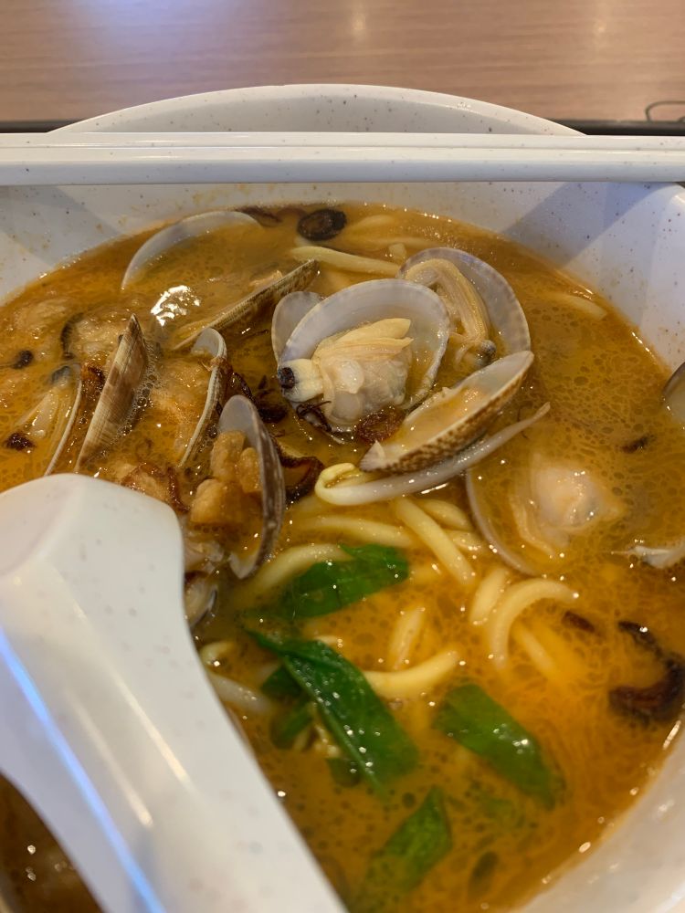 lala (clams) noodle with thick sweet broth 