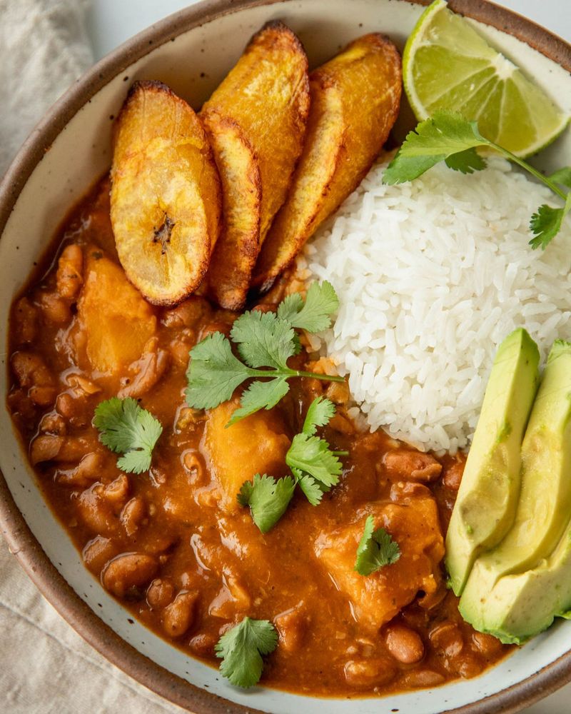 mmm,, rice n beans n plantains and limes and im so fucking hgungry,,