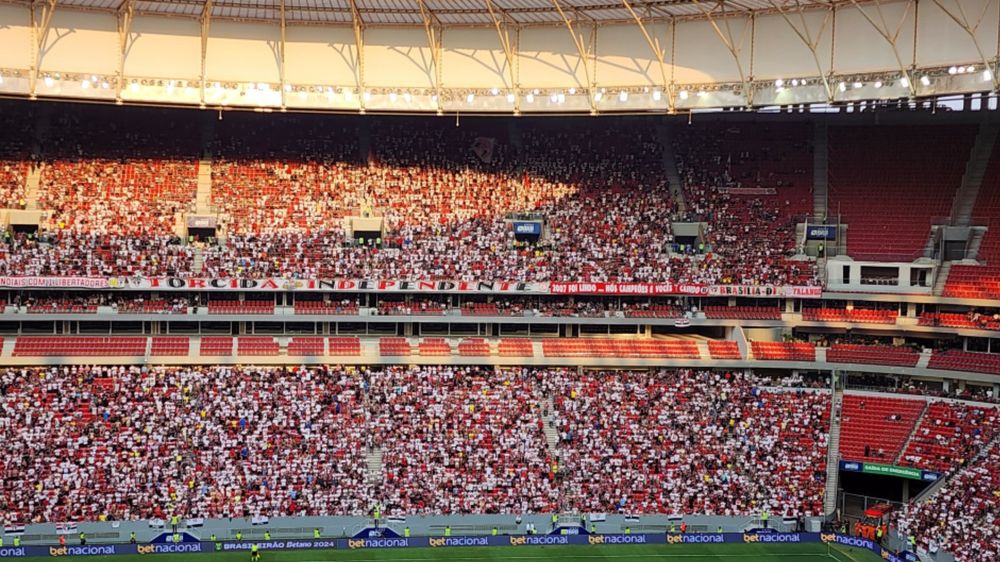 Torcida do São Paulo entoa cânticos homofóbicos no Majestoso; Corinthians segue como único punido