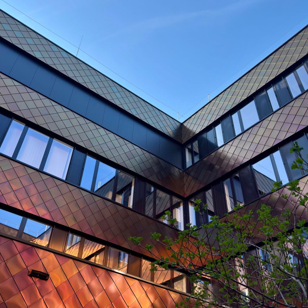 Blue sky over the iDiv core centre in Leipzig. Photo: S. Bernhardt
