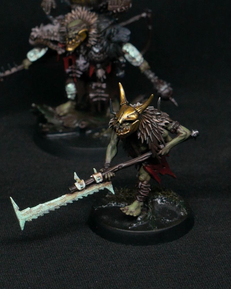 Monsta-Killaz miniatures. This squad of lanky orcs is equipped with golden skull helmets and heavily patinated polearms. Photo 3
