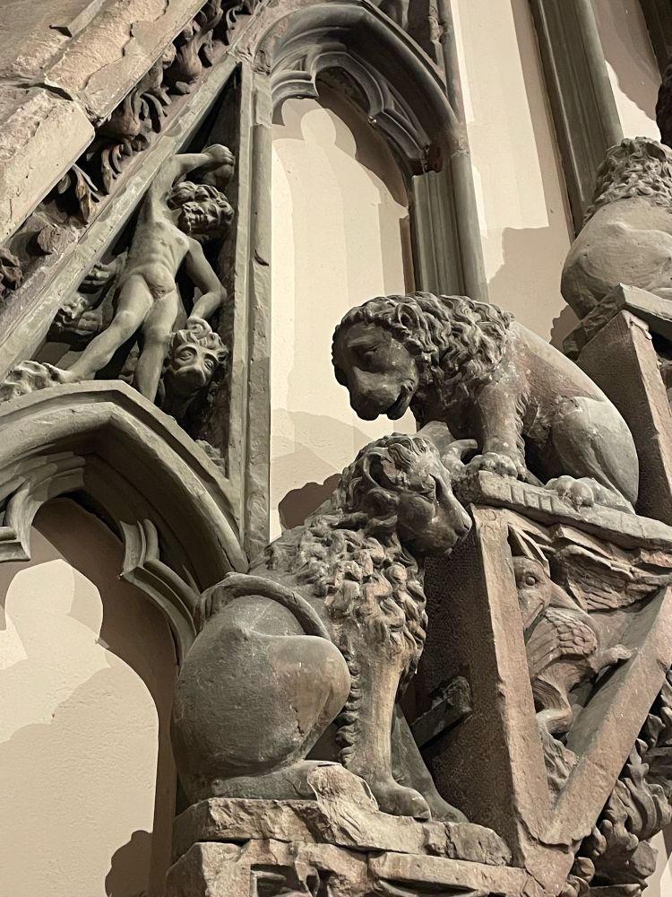 Sculpture des portails de la cathédrale Notre-Dame.