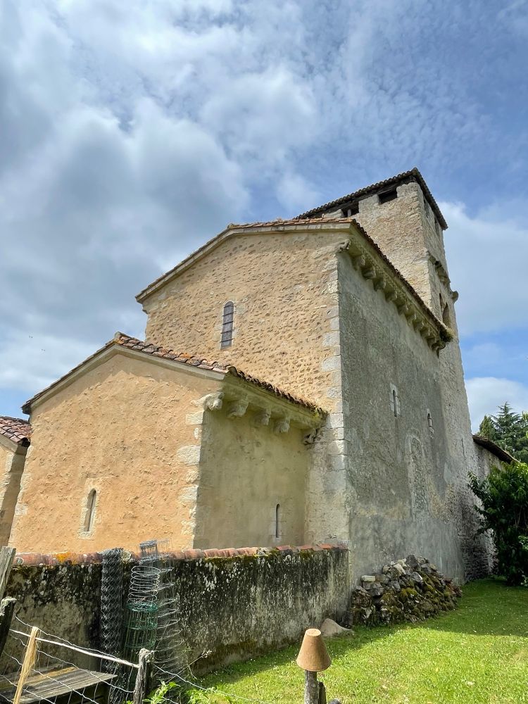 Vue de l’église Sainte-Marie de Bostens.