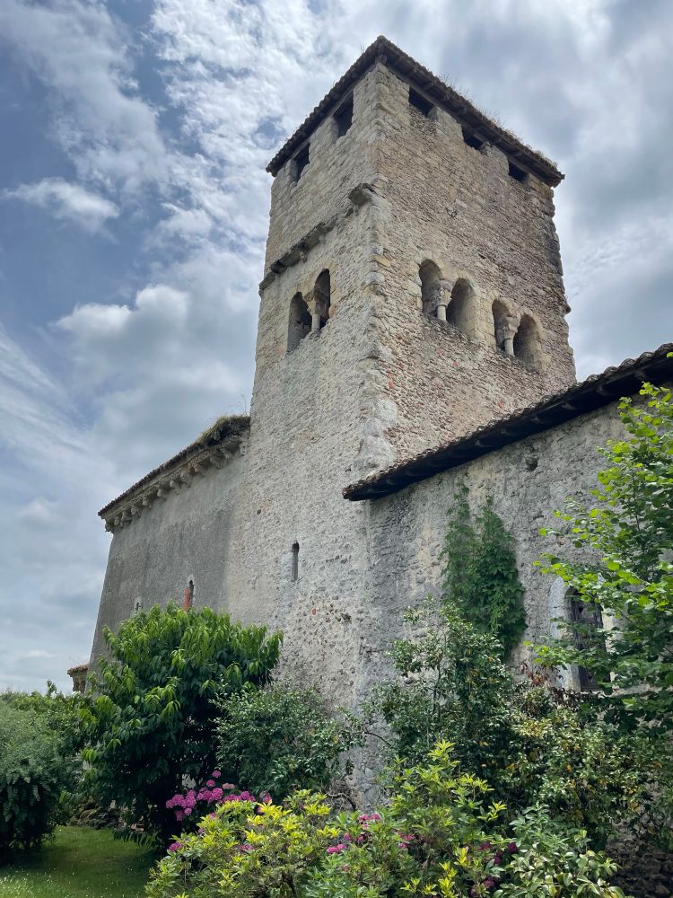 Vue de l’église Sainte-Marie de Bostens.