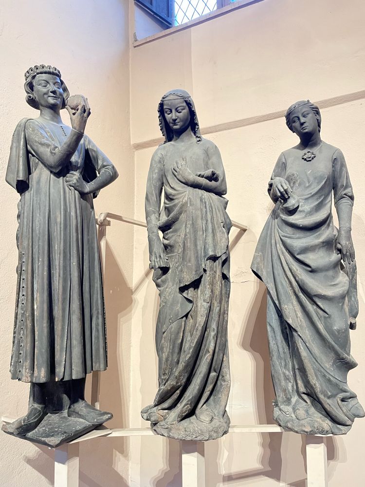 Sculpture des portails de la cathédrale Notre-Dame.