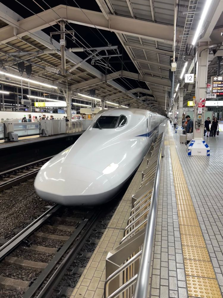 Shinkansen Nozomi arriving to the station