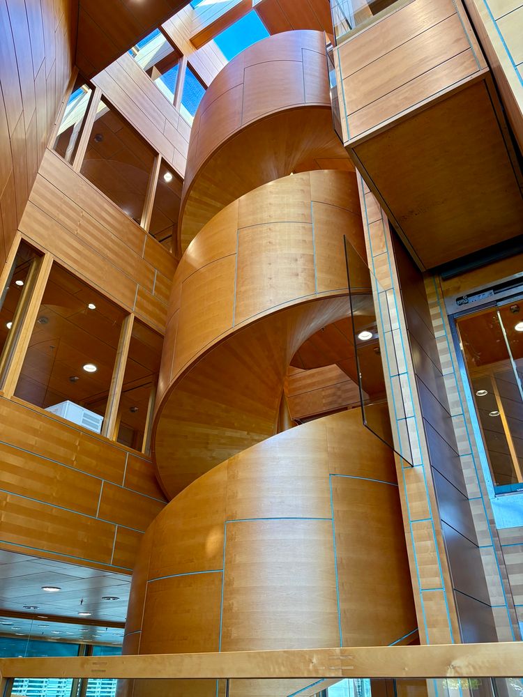 Innenansicht (Wendeltreppe) der Schwedischen Botschaft