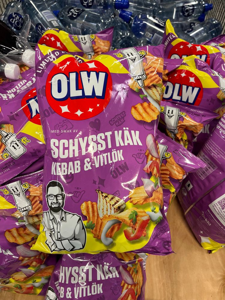 Chipspåse från OLW med smaken ”Schysst käk, kebab & vitlök”