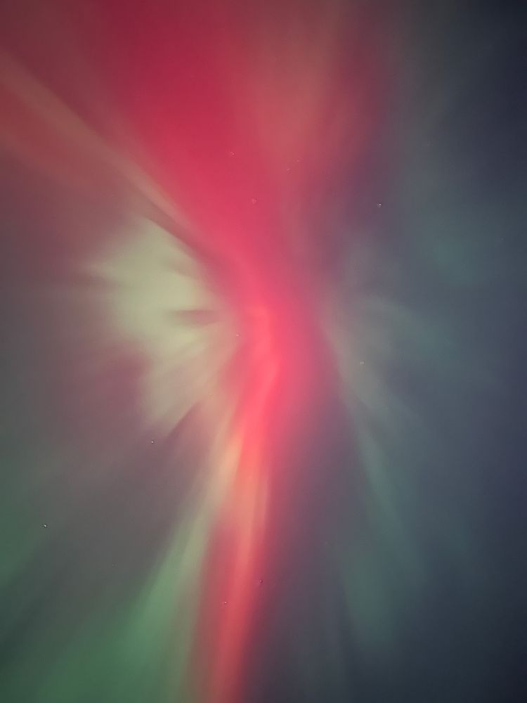 A beautiful shot of the sky with brilliant greens and reds 