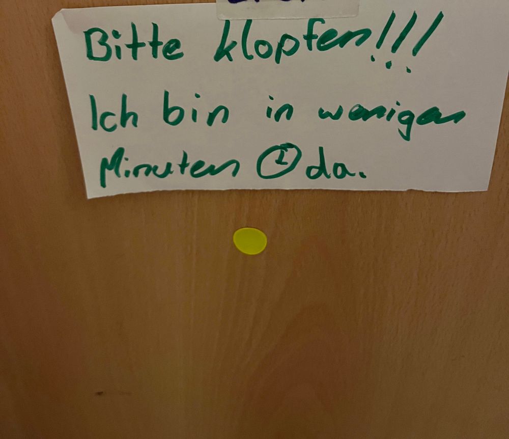 Bitte klopfen!!!
Ich bin in weniga Minuten da.