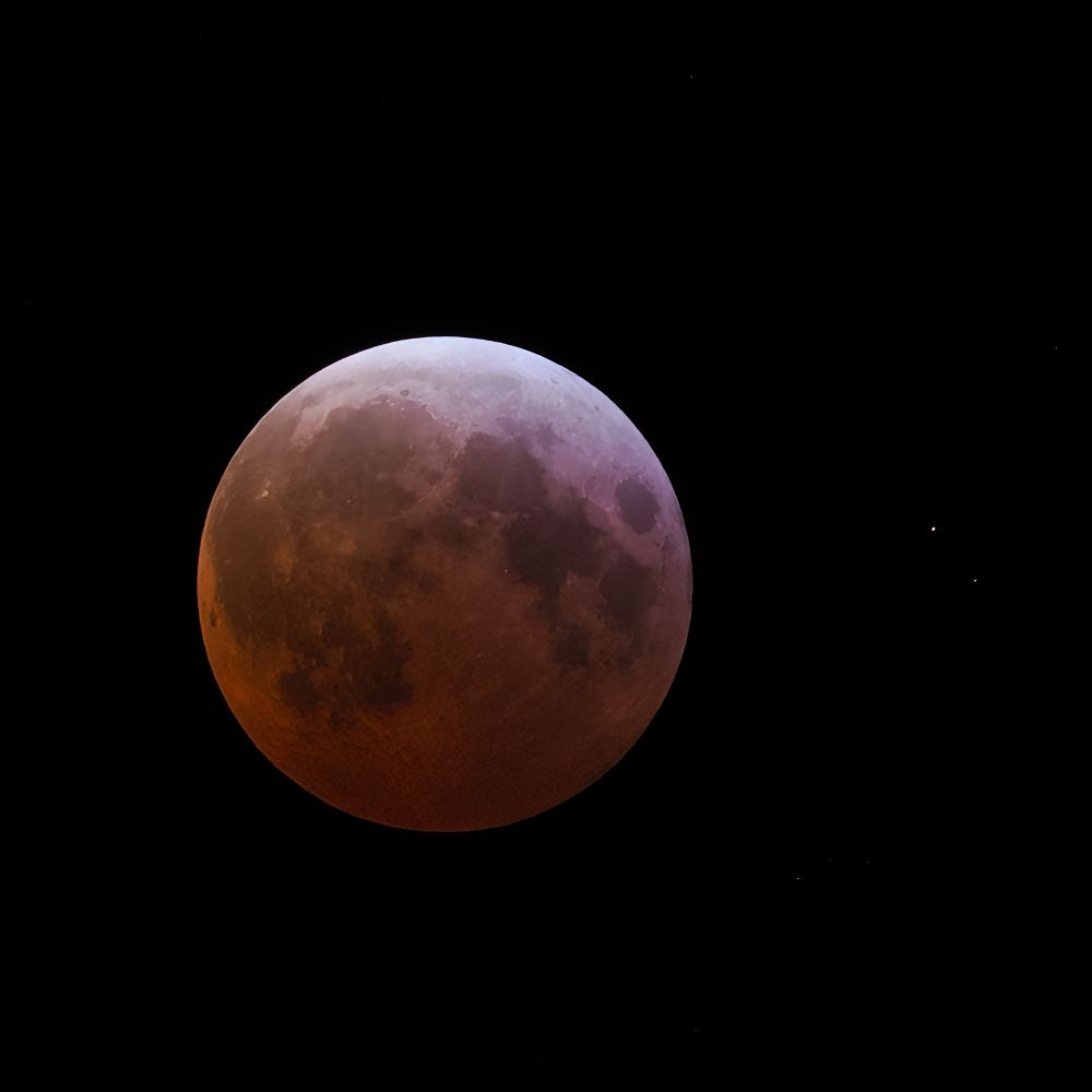 2025 lunar eclipse showing blood moon