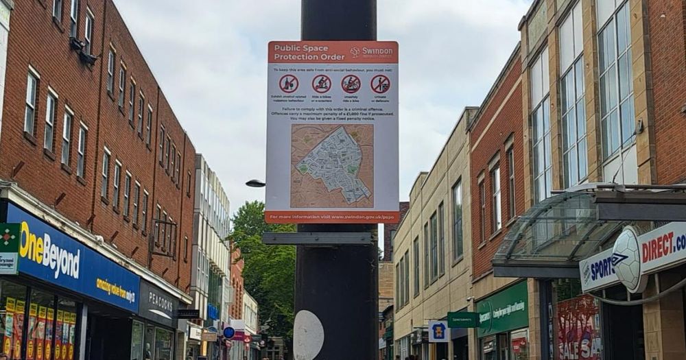 Street drinking, e-scooters and e-bikes and urinating in public have been banned from Swindon Town Centre, as new signs appear.