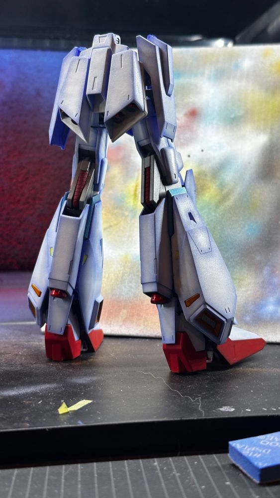 Zeta Gundam Lowe half from behind 