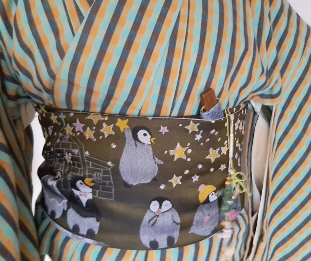 藍とエメラルドグリーンと柿色格子の伊勢木綿着物に星夜ペンギン半幅帯