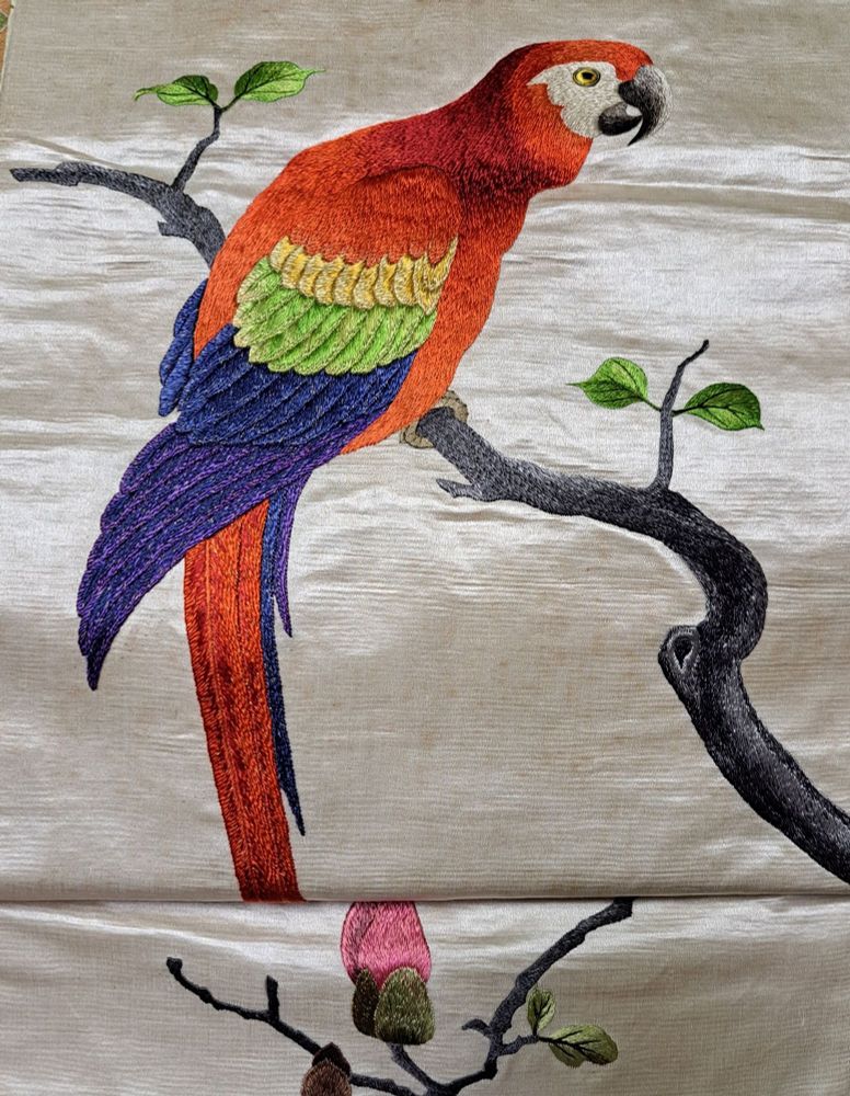 ベニコンゴウインコ刺繍帯