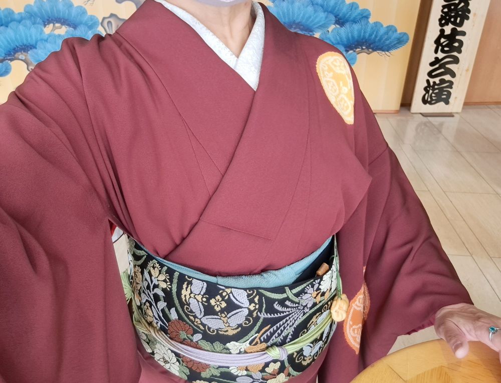 小豆色地丸紋付下、黒地秋草胡蝶唐織袋帯