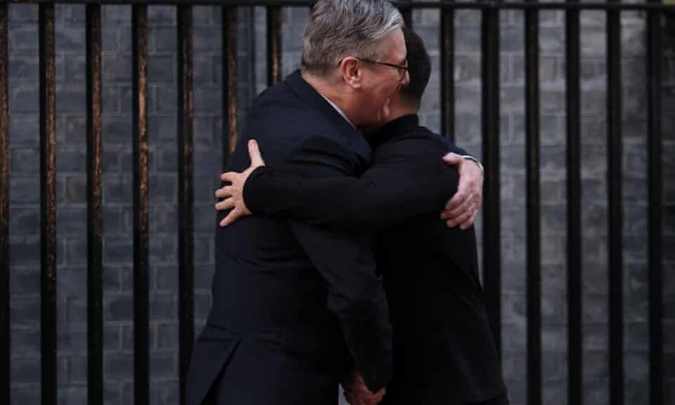 Starner hugging Zelenskyy outside downing Street after the shit meeting with Trump and Vance 