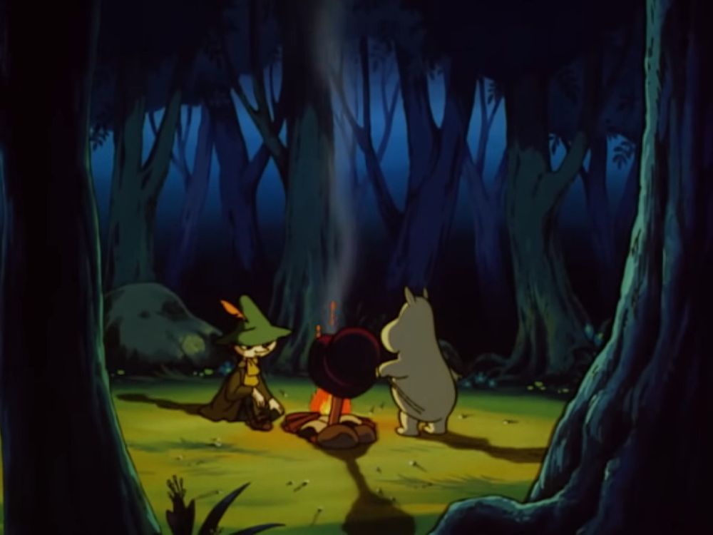 Picture of Snufkin and Moomin in a dark forest next to a campfire.