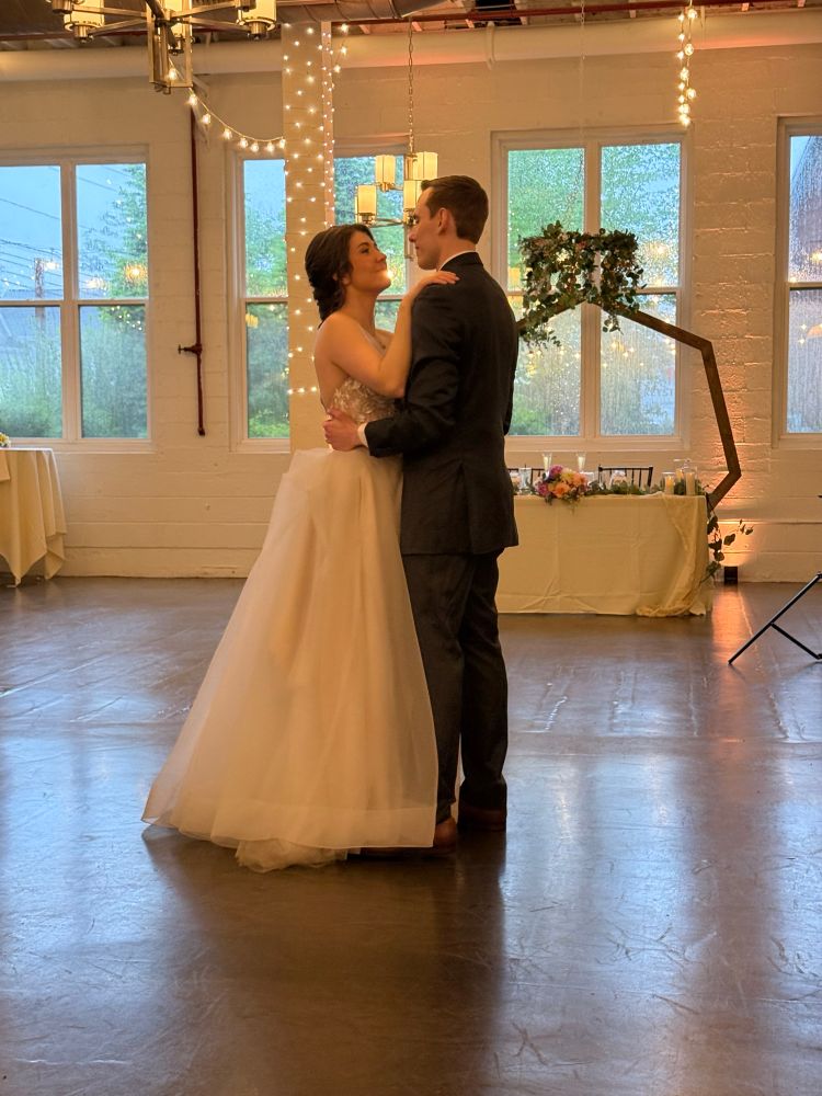 Sara the bride and Jon the groom dancing.