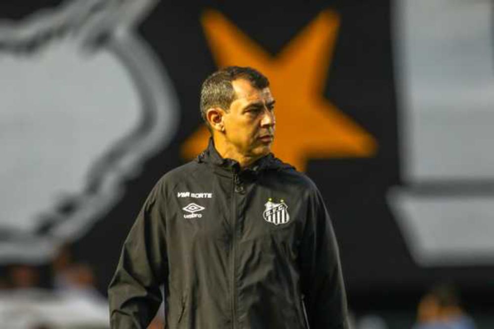 Voto de silêncio? Entenda por que o técnico Fábio Carille não tem dado entrevista nos jogos do Santos